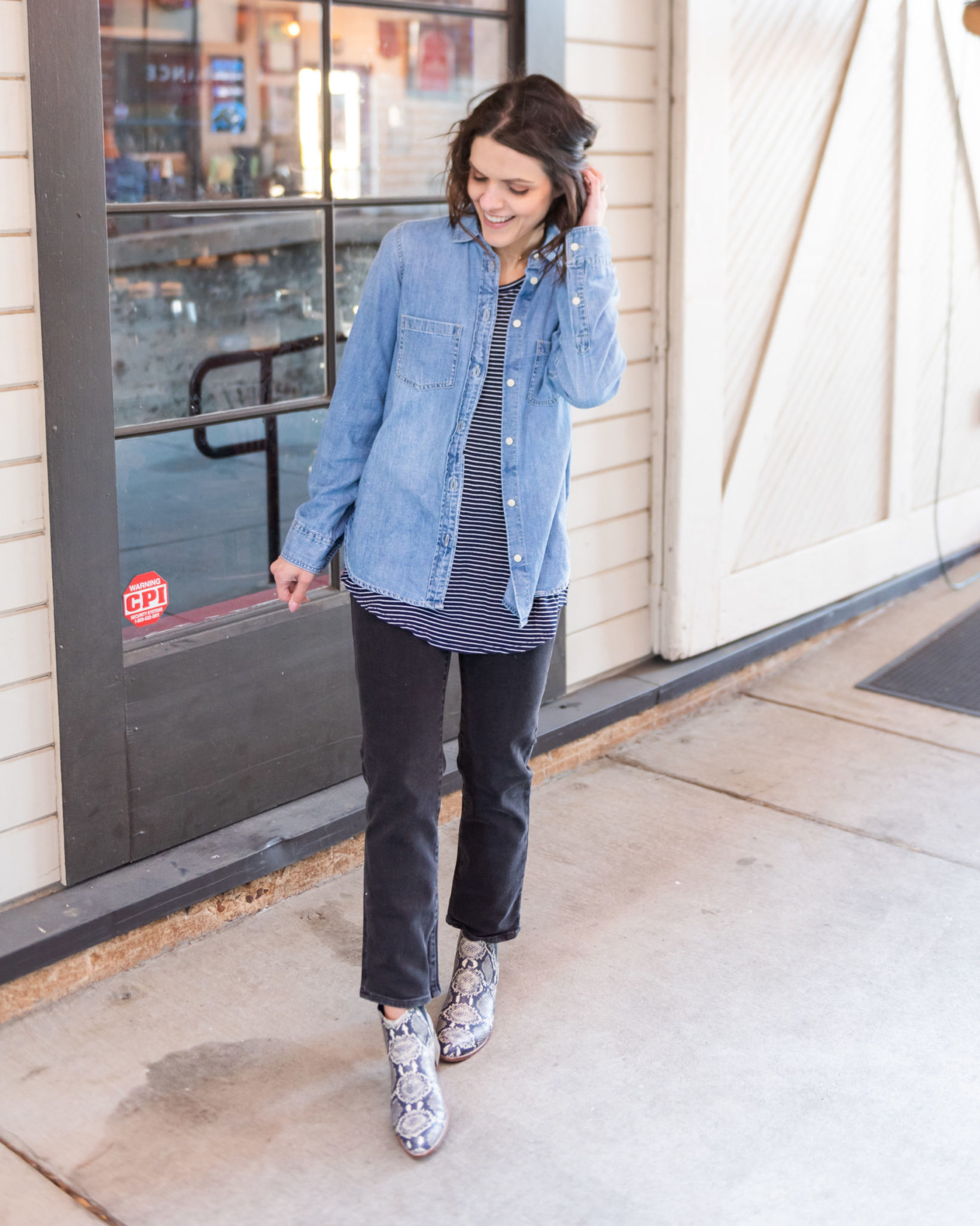 8 ways to style a denim chambray shirt - the Sarah Stories
