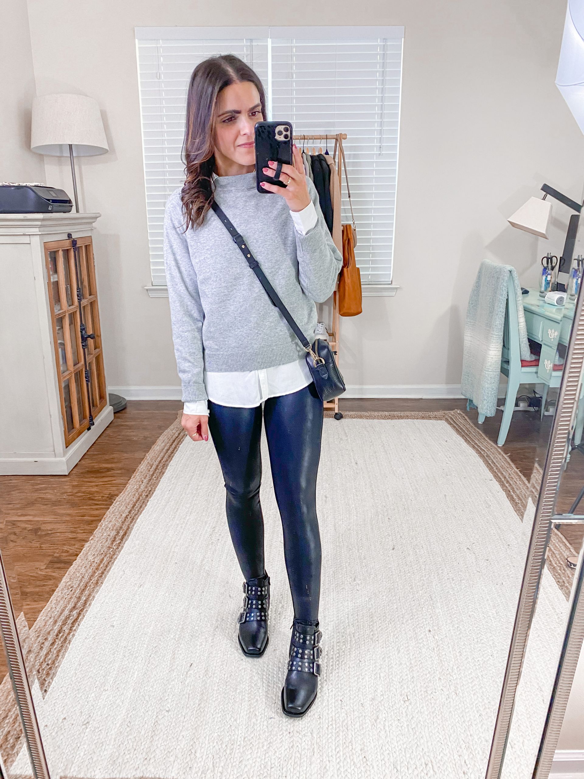 faux leather leggings Blogger 