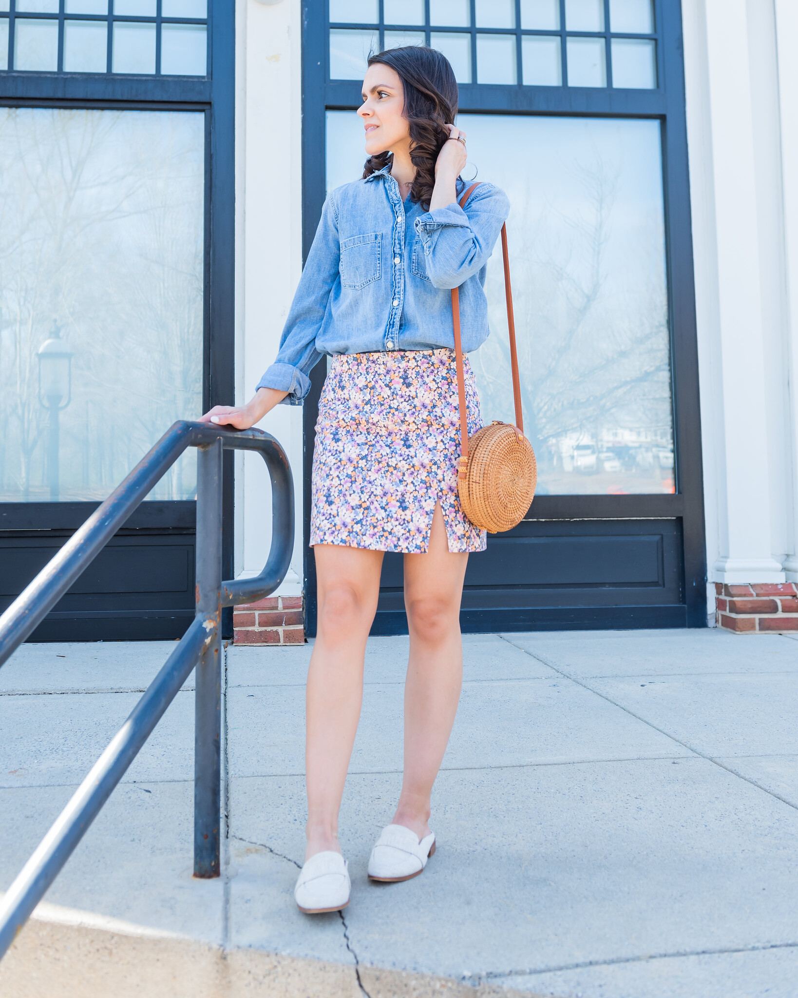 10 Ways To Style A Chambray Shirt  How to wear leggings, Outfits