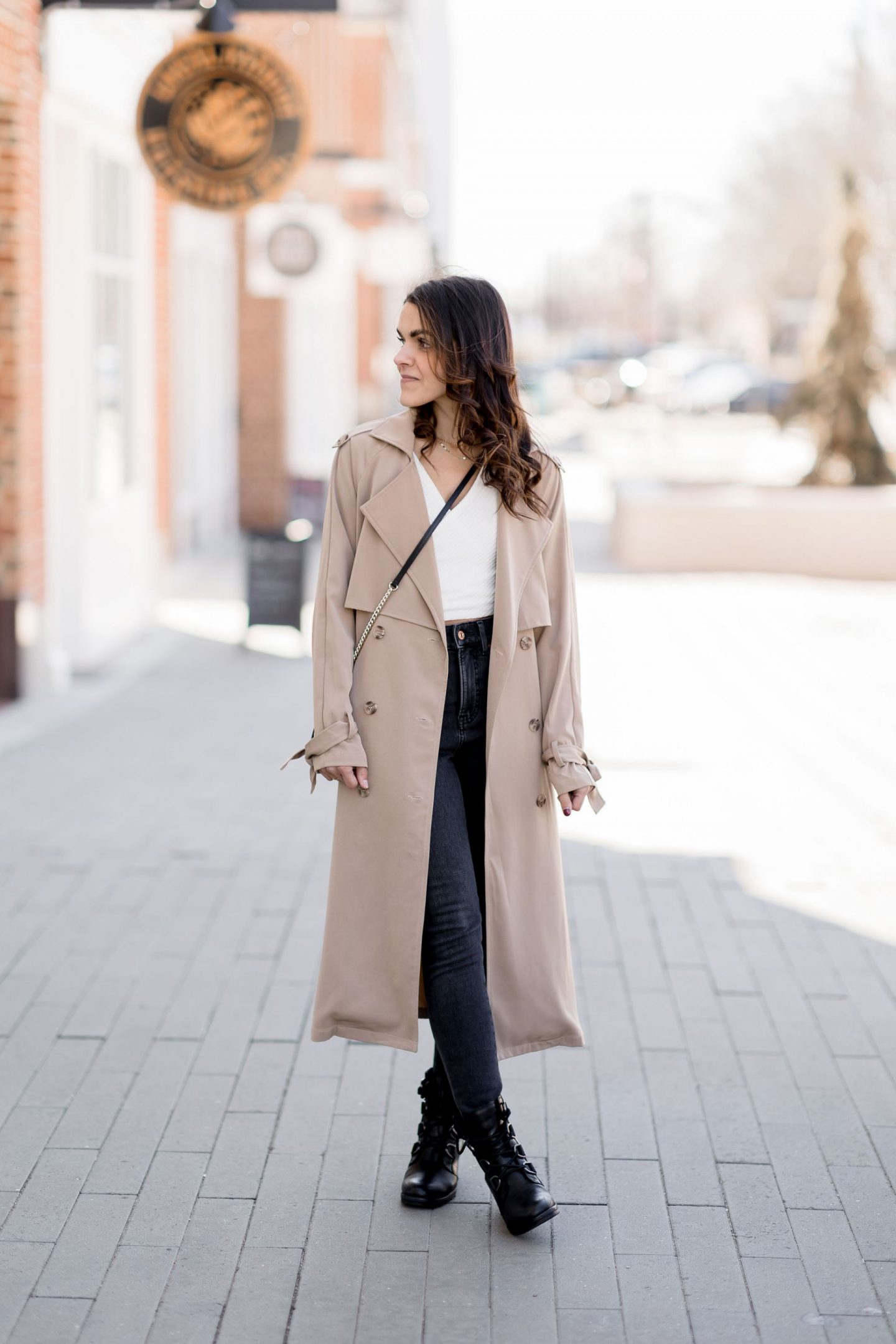 The Trench coat: why it’s essential + how to wear it this Spring