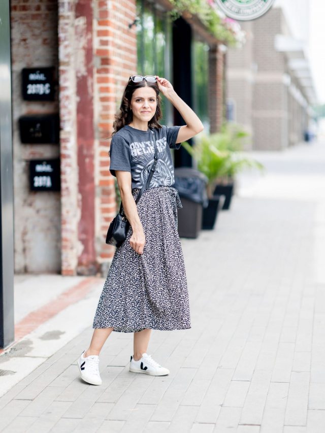 White and Black Low Top Sneakers with Beige Pleated Midi Skirt Outfits (2  ideas & outfits) | Lookastic
