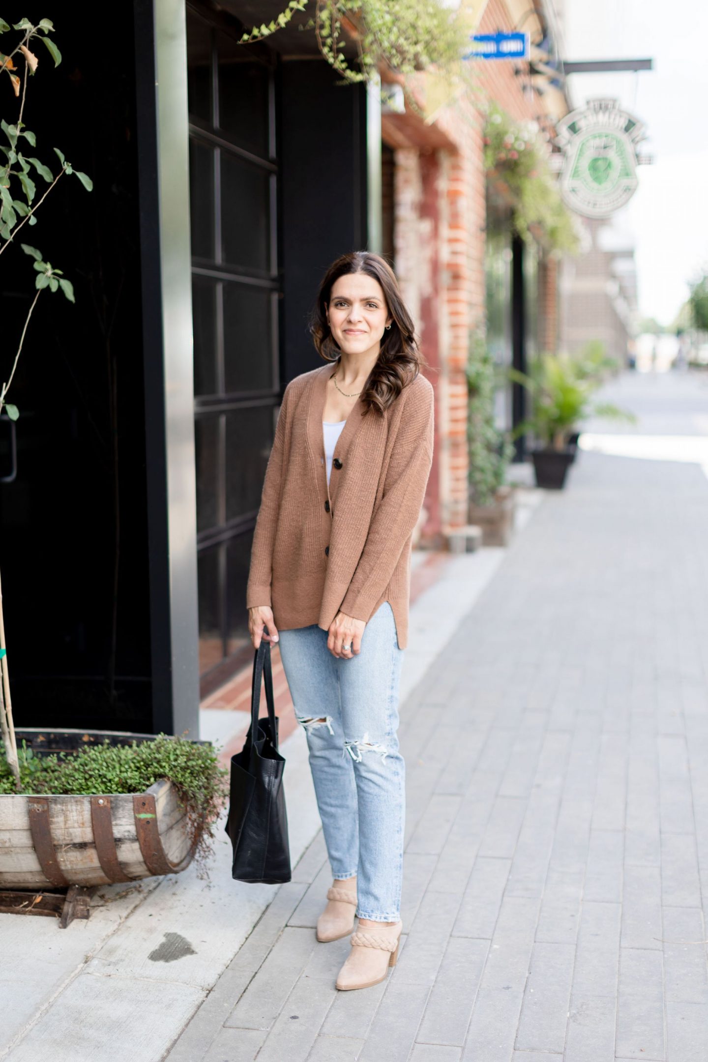 cardigan Agolde riley jeans Sept outfit idea